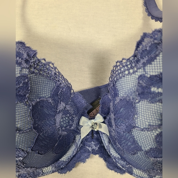 Victorias secret blue lace bra- Body by Victorias secret size 36B - Picture 2 of 4